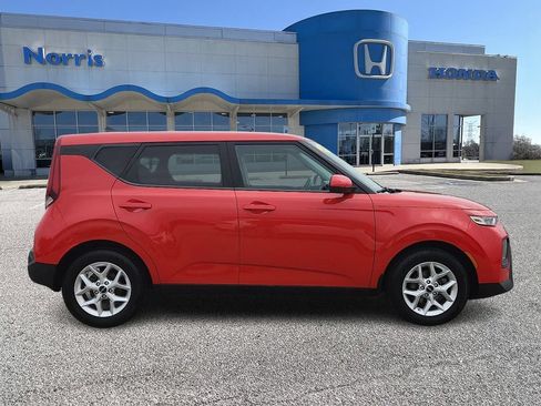 Used 2022 Kia Soul LX w/ Technology Package FWD image 5