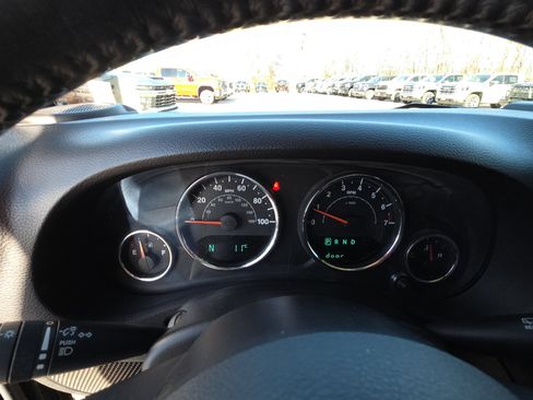 Used 2017 Jeep Wrangler Unlimited Rubicon w/ Max Tow Package image 16