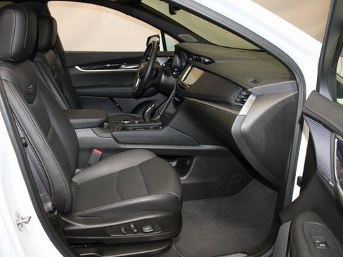Used 2025 Cadillac XT5 Premium Luxury image 13