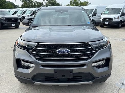 Used 2022 Ford Explorer XLT w/ Equipment Group 202A AWD/4WD image 2