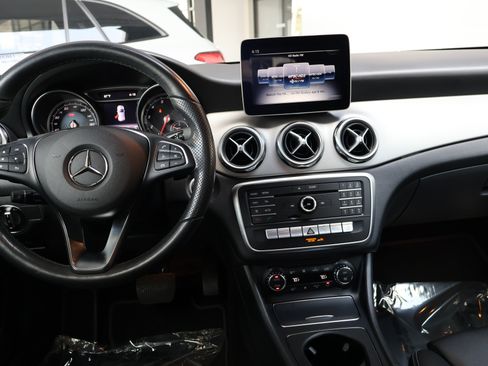 Used 2020 Mercedes-Benz GLA 250 4MATIC image 19