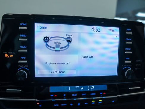 Used 2022 Toyota Sienna XLE image 28