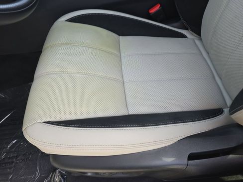 Certified 2022 Land Rover Range Rover Velar R-Dynamic S image 29