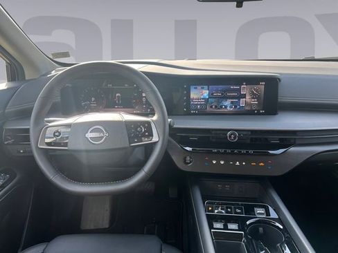 Used 2025 Nissan Murano SV image 12