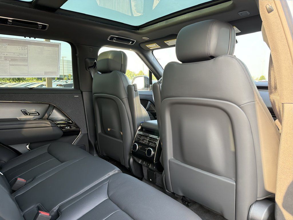 New 2026 Land Rover Range Rover Sport Dynamic SE AWD/4WD image 15