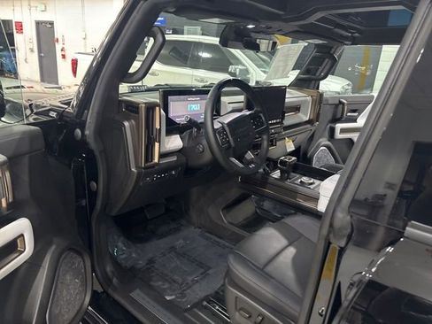 Certified 2025 GMC Hummer EV 2X AWD/4WD image 10