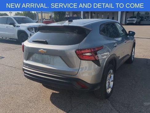 Used 2024 Chevrolet Trax LS w/ LS Convenience Package FWD image 5