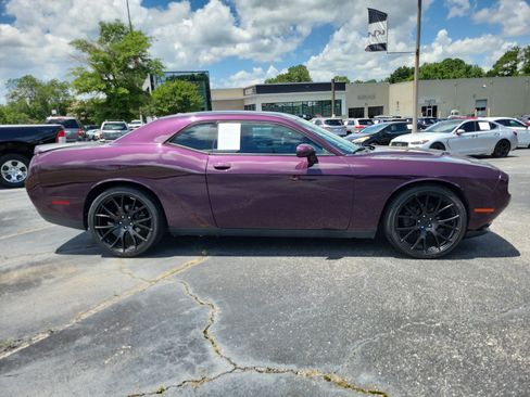 Used 2020 Dodge Challenger SXT RWD image 2