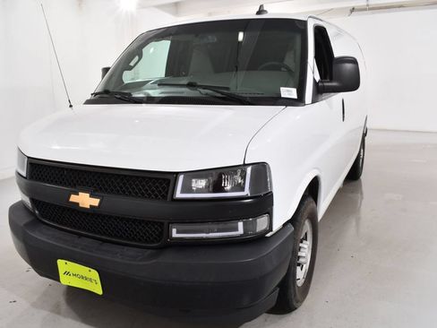 Used 2018 Chevrolet Express 2500 w/ Driver Convenience Package RWD image 2