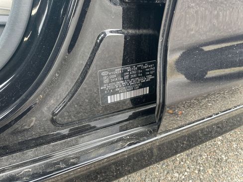 Used 2025 Genesis G70 2.5T image 29