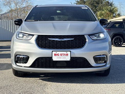 New 2026 Chrysler Pacifica Limited image 5