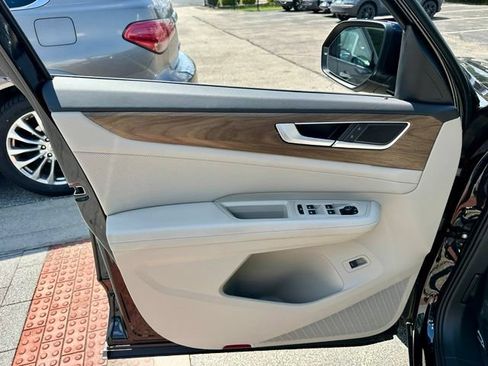 Certified 2025 Volkswagen Atlas SE FWD image 10