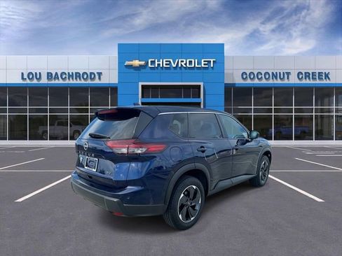 Used 2024 Nissan Rogue SV FWD image 8