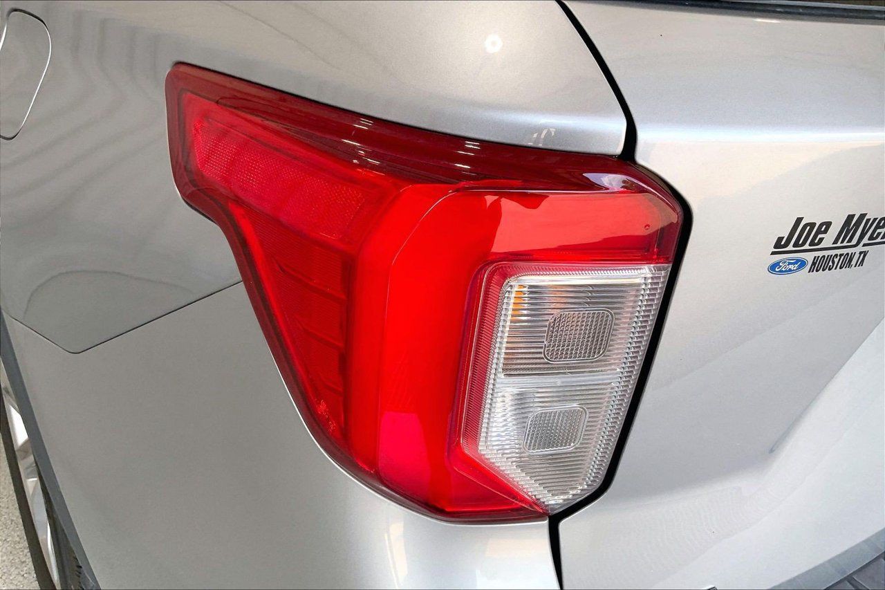 Used 2024 Ford Explorer XLT w/ Equipment Group 202A RWD image 13