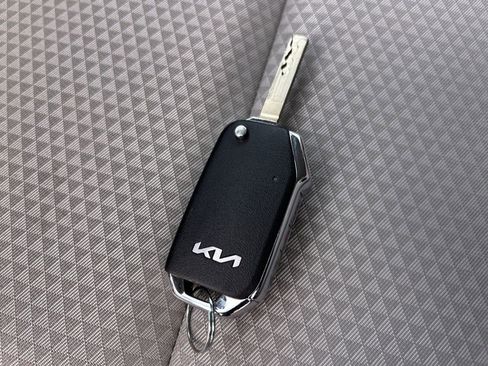 Used 2025 Kia Soul LX FWD image 34