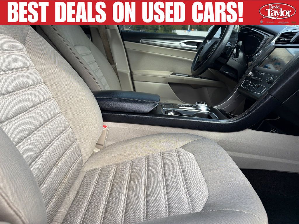 Used 2019 Ford Fusion SE FWD image 32