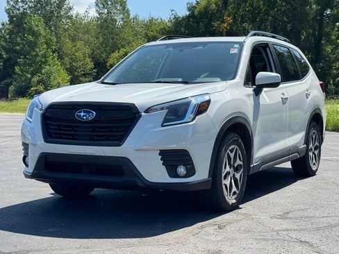 Used 2022 Subaru Forester Premium AWD/4WD image 3