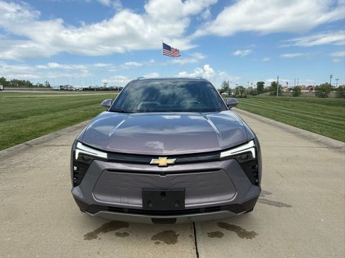 Used 2025 Chevrolet Blazer EV LT AWD/4WD image 10
