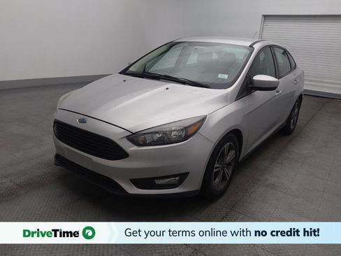 Used 2018 Ford Focus SE w/ SE Appearance Package image 1