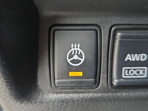 Used 2019 Nissan Rogue SV w/ Premium Package image 25