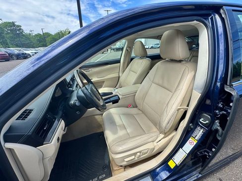 Used 2014 Lexus ES 350 w/ Luxury Package FWD image 9