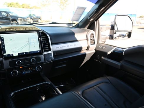 Used 2022 Ford F250 Platinum w/ Tremor Off-Road Package image 33