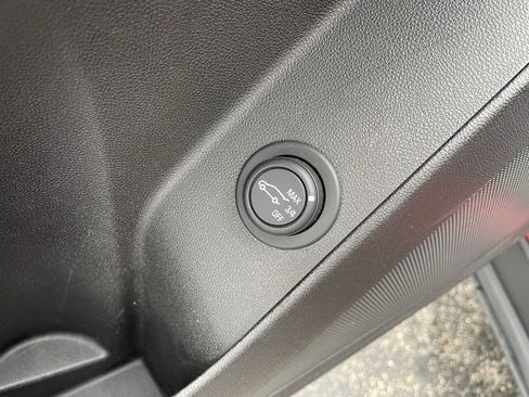 Used 2019 Chevrolet Equinox LT w/ Driver Convenience Package image 14