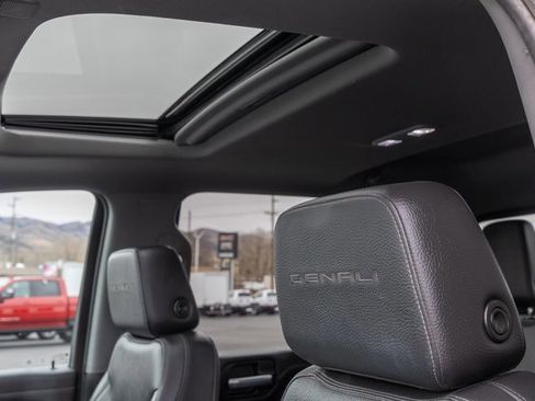 Used 2021 GMC Sierra 3500 Denali w/ Denali Ultimate Package image 10
