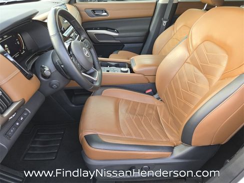 Used 2023 Nissan Pathfinder Platinum w/ Cargo Package image 11