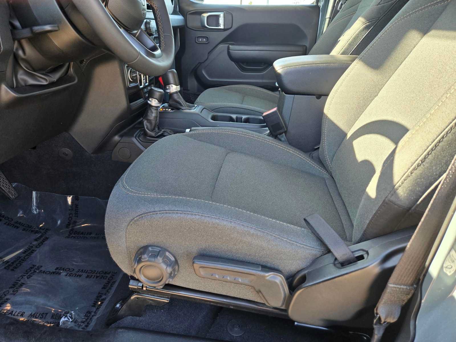 Used 2024 Jeep Wrangler Unlimited AWD/4WD image 12