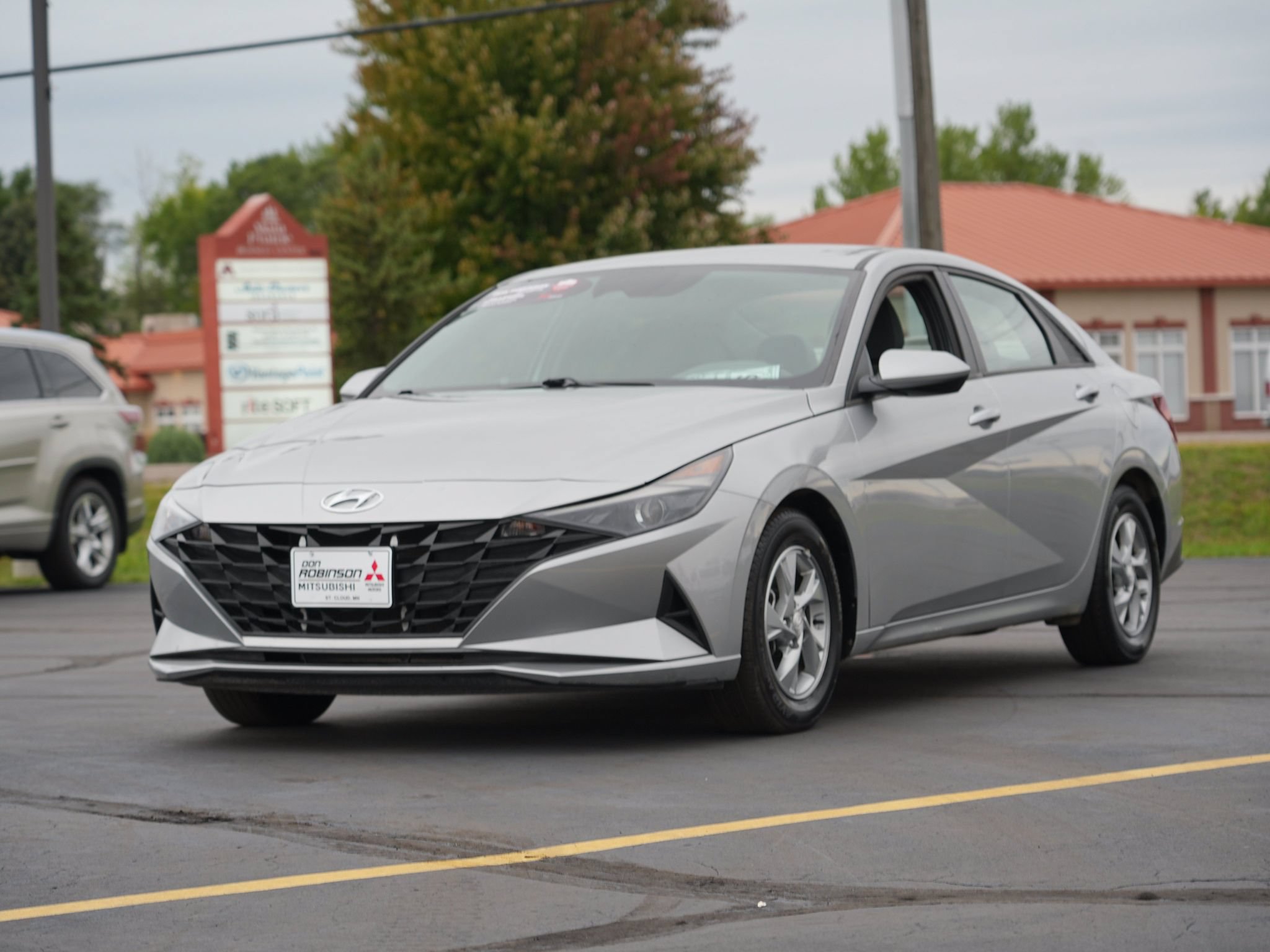 Used 2021 Hyundai Elantra SE FWD image 8