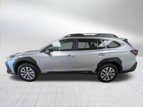 Used 2025 Subaru Outback Premium image 2