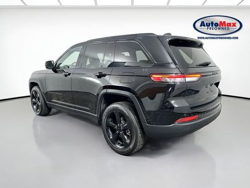Used 2022 Jeep Grand Cherokee Altitude AWD/4WD image 5