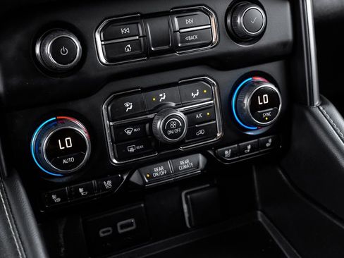 Used 2023 Chevrolet Suburban Premier image 23