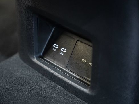 Used 2025 Volkswagen Atlas SEL AWD/4WD image 24