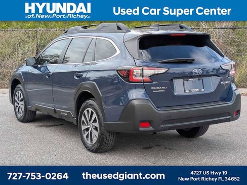 Used 2025 Subaru Outback Premium image 3