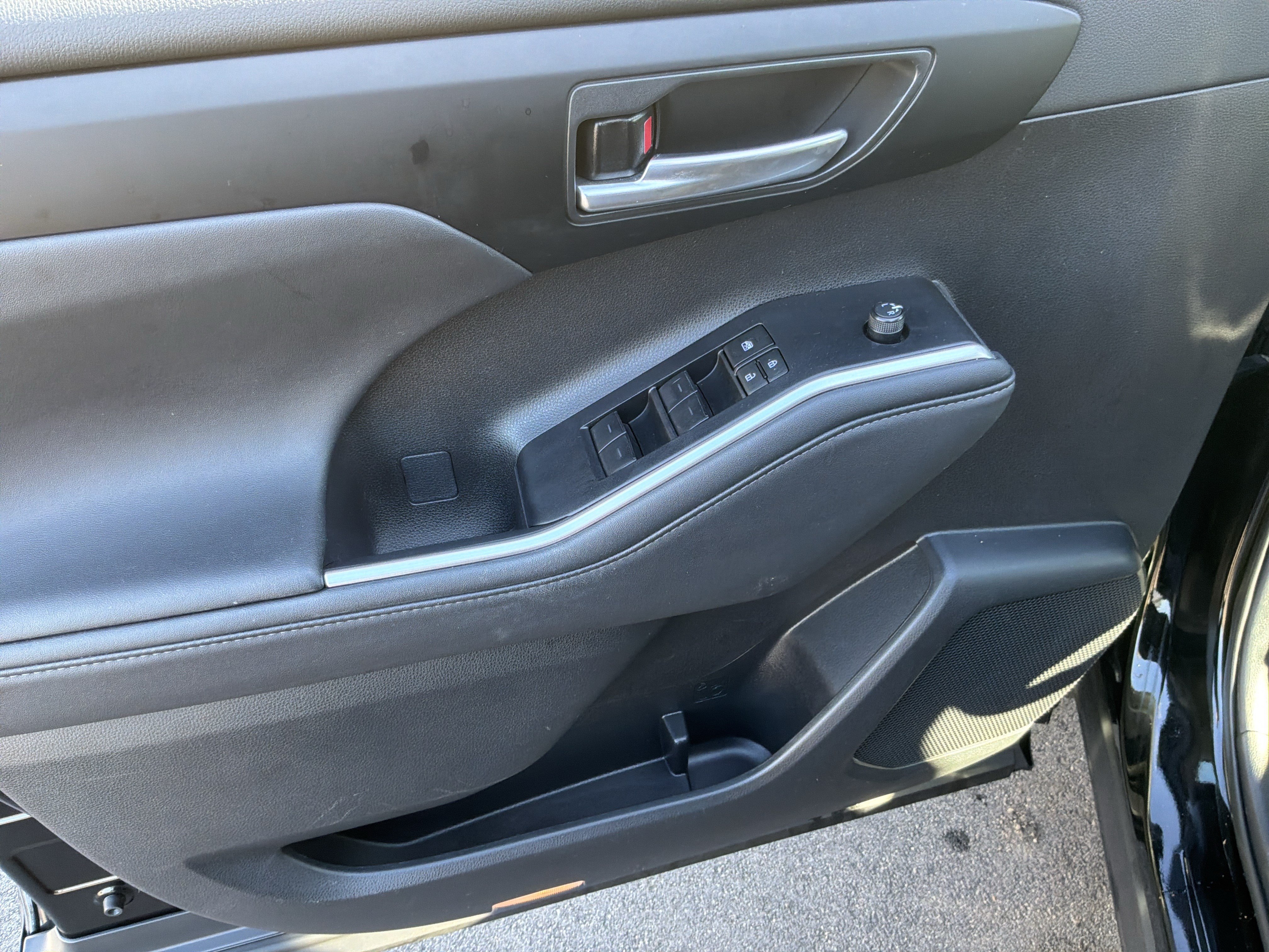 Used 2024 Toyota Highlander XLE AWD/4WD image 15