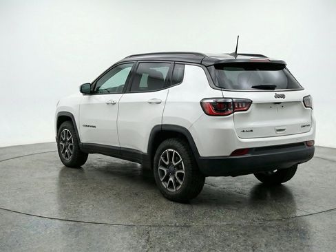 Used 2025 Jeep Compass Trailhawk AWD/4WD image 6
