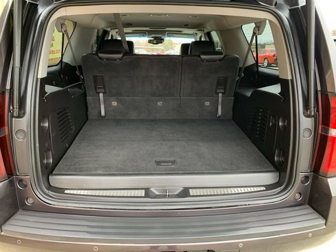 Used 2018 Chevrolet Suburban LT image 20