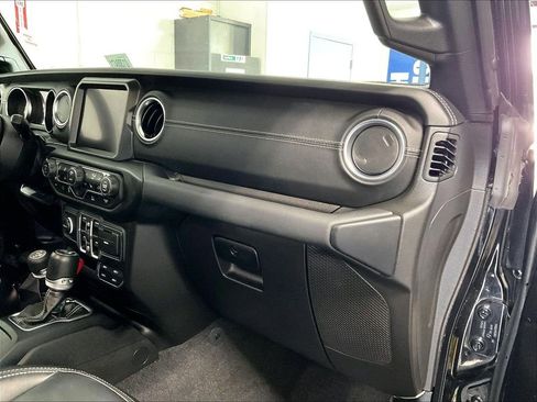 Used 2023 Jeep Wrangler Unlimited Sahara w/ Cold Weather Group AWD/4WD image 13