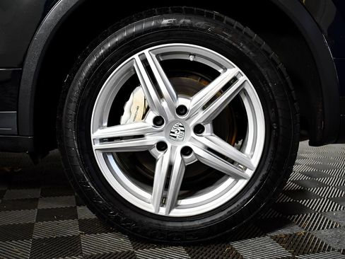 Used 2015 Porsche Cayenne S image 50