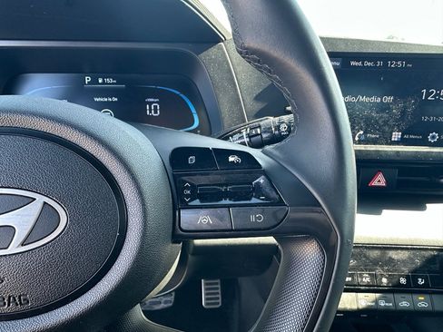 Used 2025 Hyundai Elantra Sport image 16