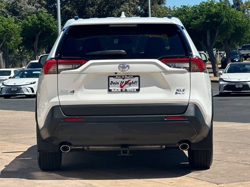 Used 2025 Toyota RAV4 XLE AWD/4WD image 5