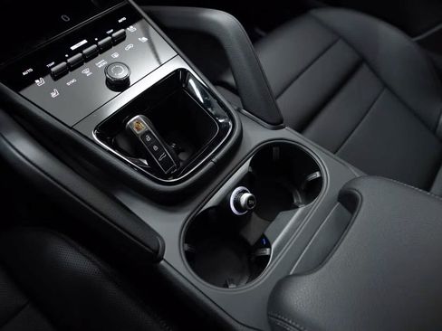 Certified 2026 Porsche Cayenne AWD/4WD image 30