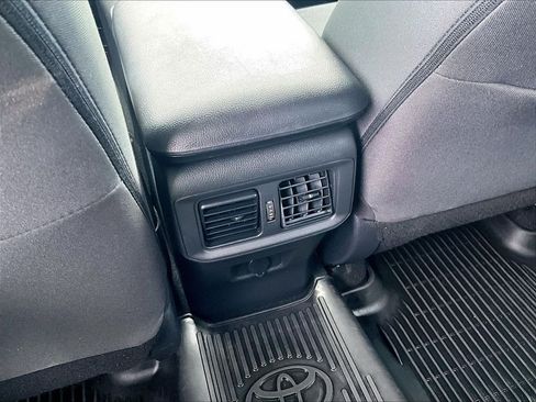 Used 2023 Toyota RAV4 LE AWD/4WD image 28