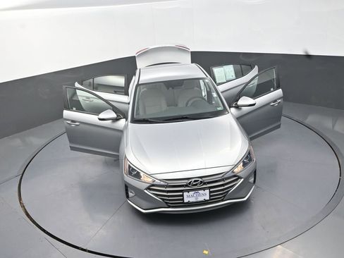 Used 2020 Hyundai Elantra SE FWD image 32