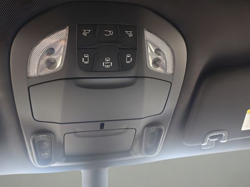 New 2027 Chrysler Pacifica Limited FWD image 18