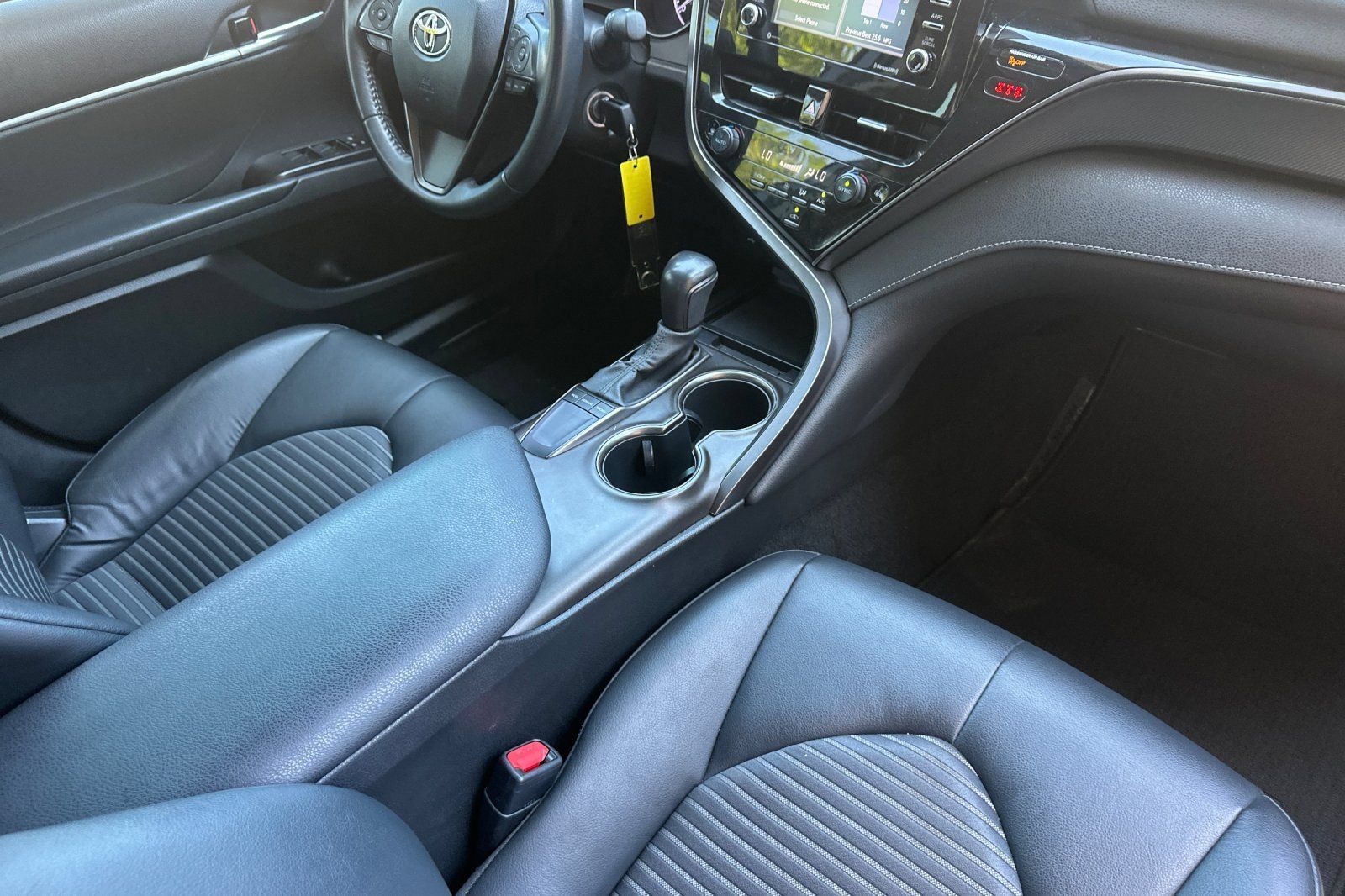 Used 2023 Toyota Camry SE FWD image 15