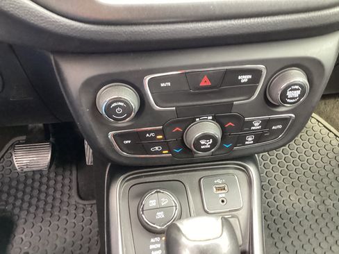 Used 2019 Jeep Compass Trailhawk AWD/4WD image 21