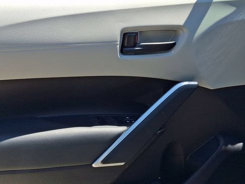 Used 2025 Toyota Corolla Cross L FWD image 12